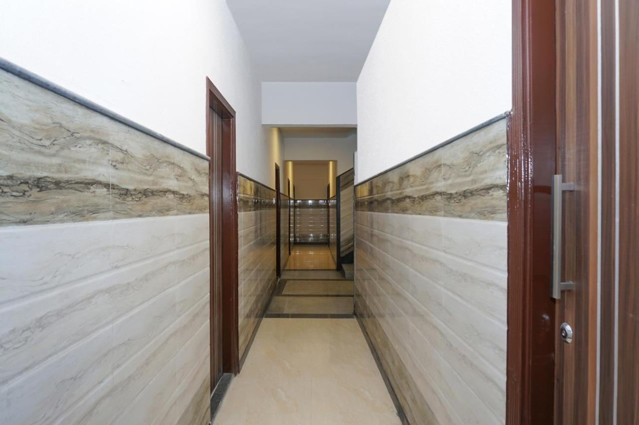 Oyo 80678 Shreenath Residency New Delhi Exterior foto